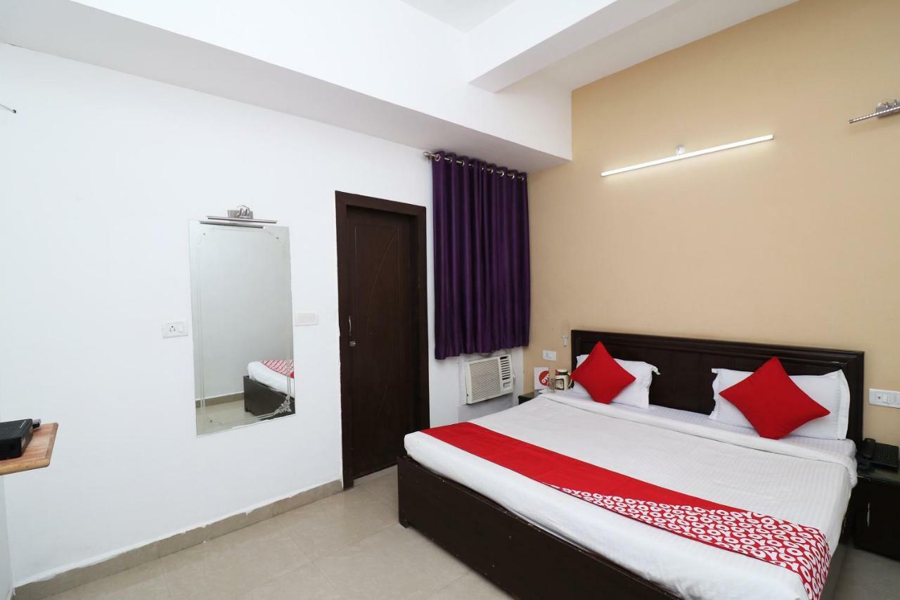 Hotel Oyo 13564 Near Prem Mandir à Mathura Extérieur photo